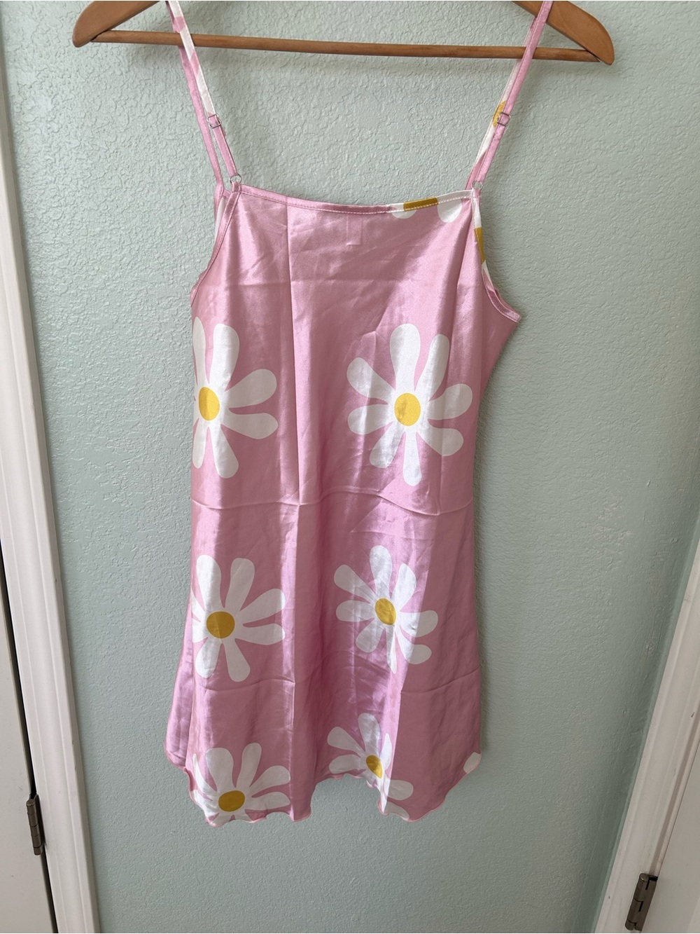 Pink Daisy Print Slip Dress 70โs 60โs Vibe ๐ผ